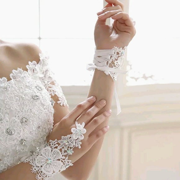 Short Fingerless " gloves" - Picture 2 of 5